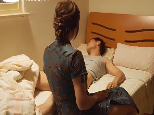 Nữ chủ nhà dâm đãng khiêu gợi anh hàng xóm khoai to địt nhau